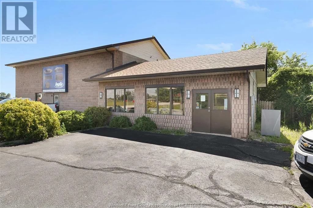 1573 Front ROAD North