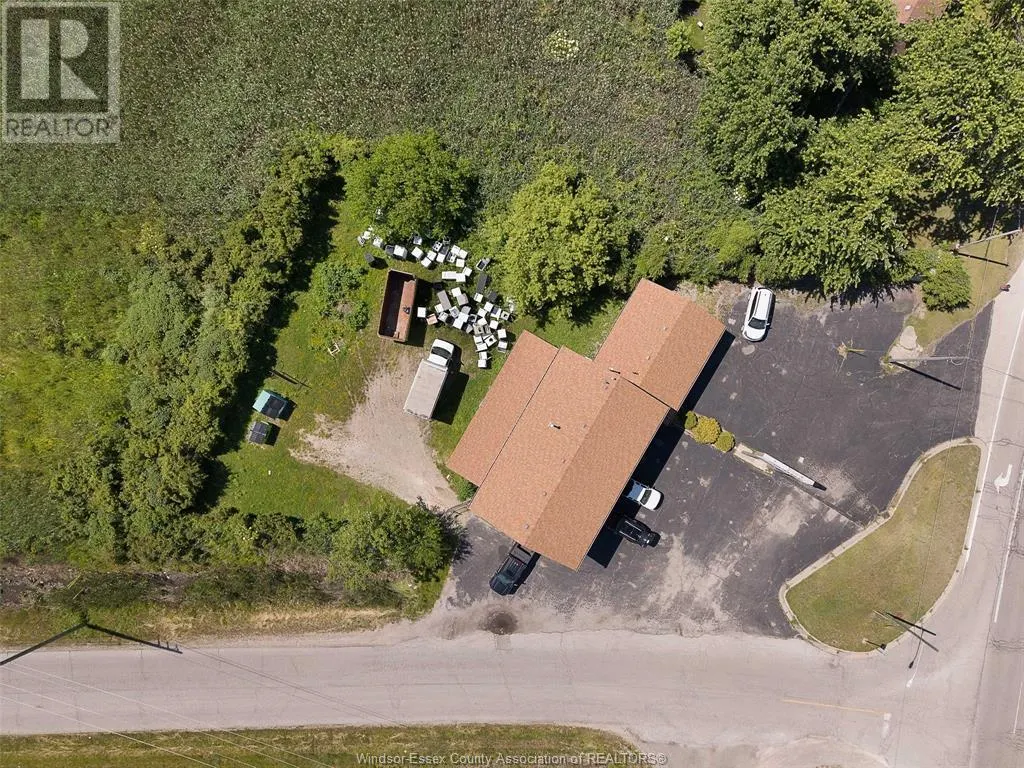 1573 Front ROAD North