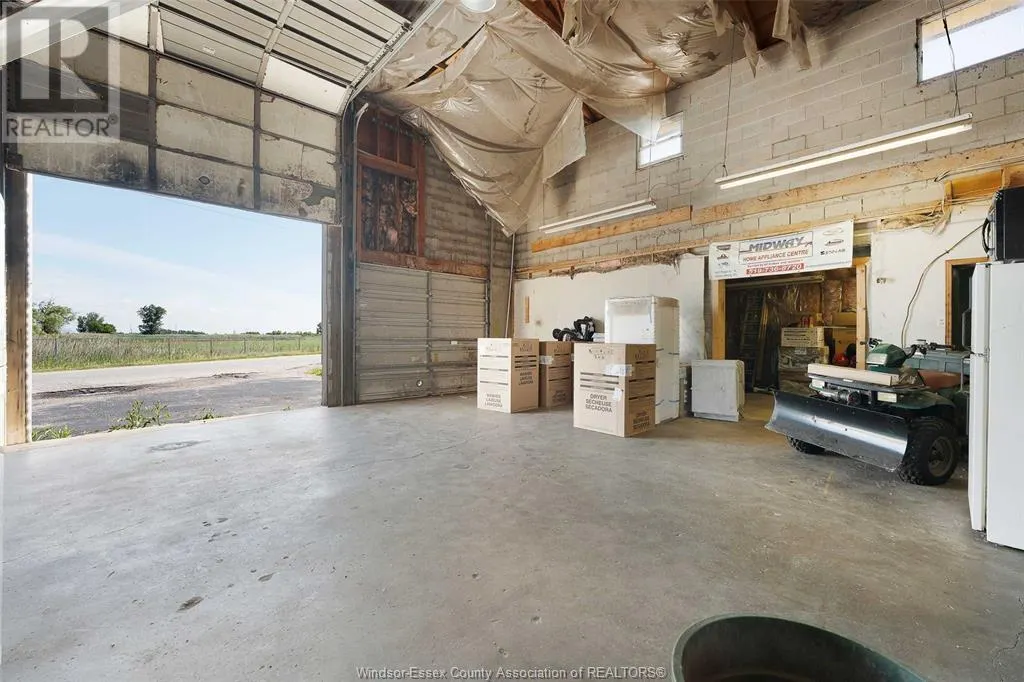 1573 Front ROAD North