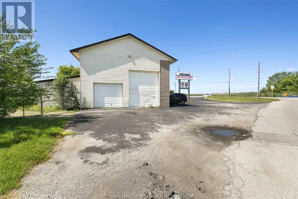1573 Front ROAD North