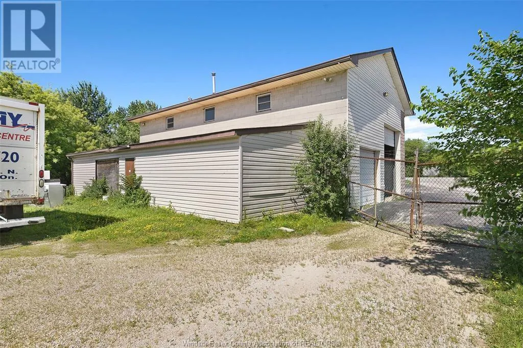 1573 Front ROAD North