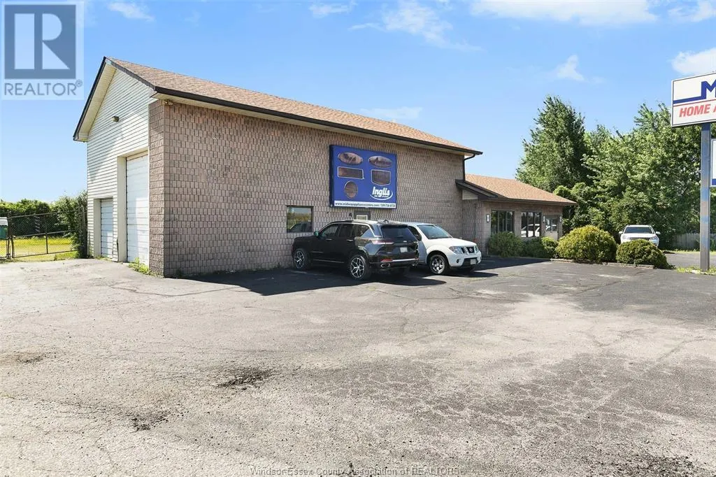1573 Front ROAD North