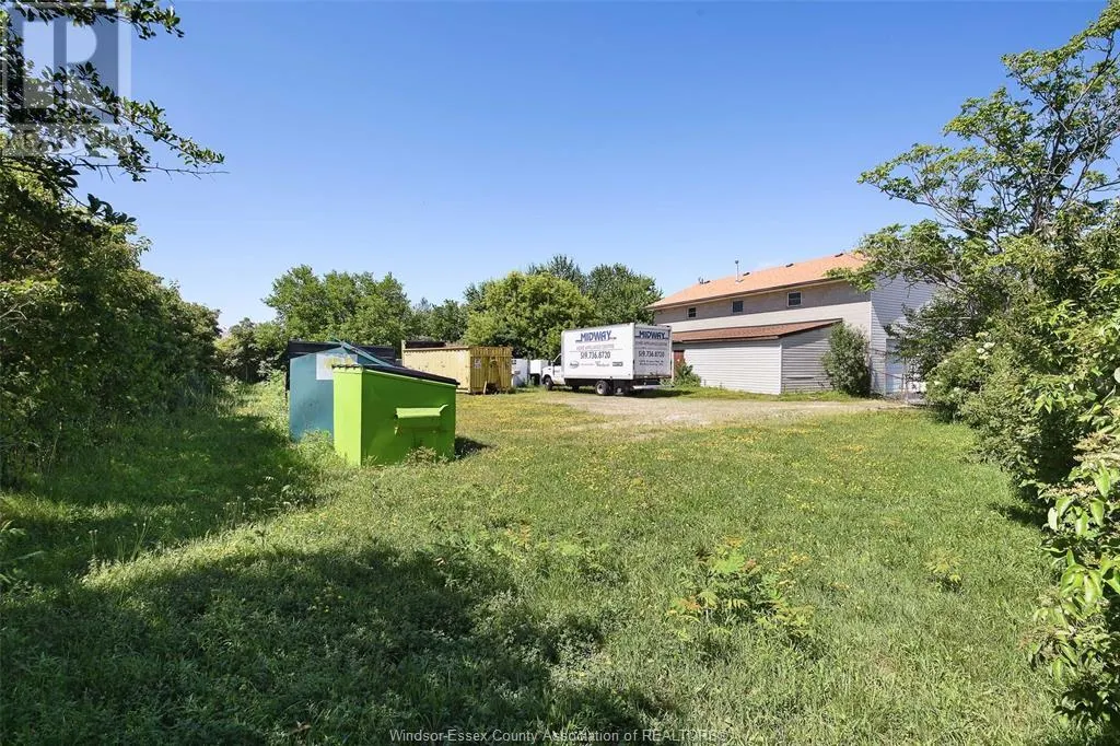 1573 Front ROAD North