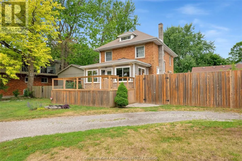 221 John STREET East
