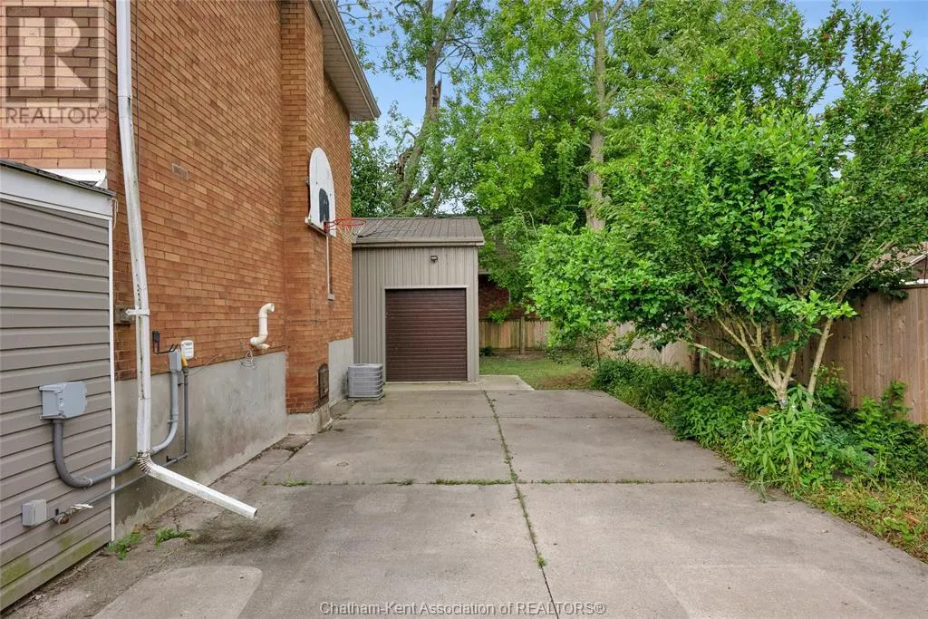 221 John STREET East