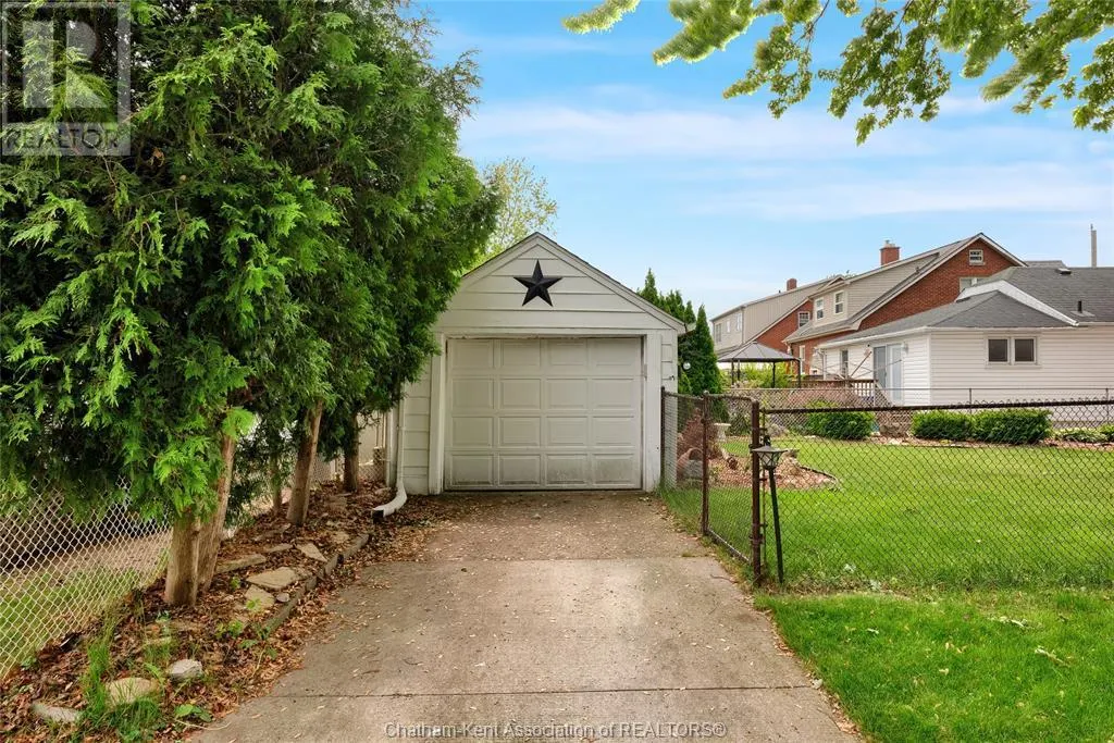 117 Robertson AVENUE