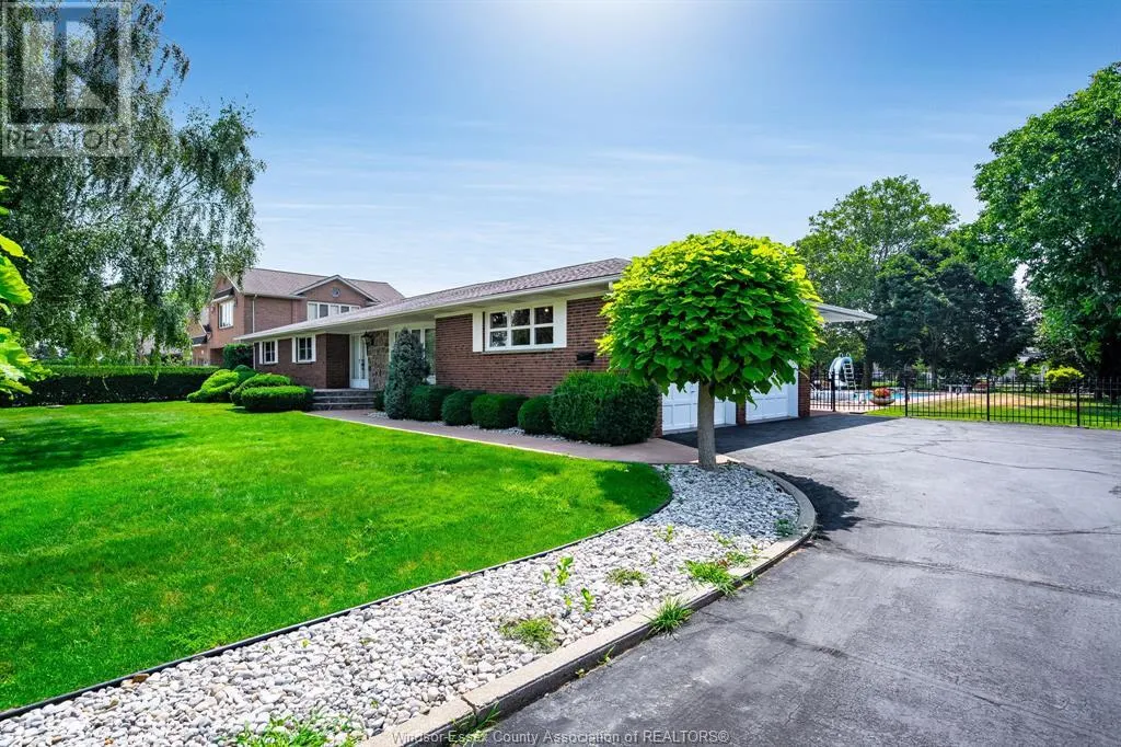 11 Kenneth Drive