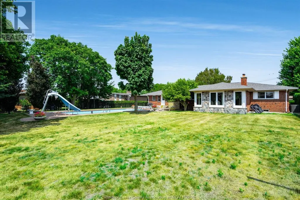 11 Kenneth Drive