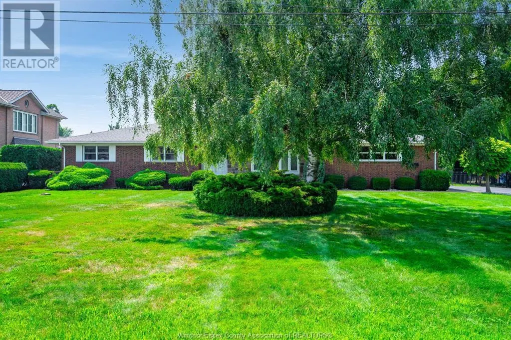 11 Kenneth Drive