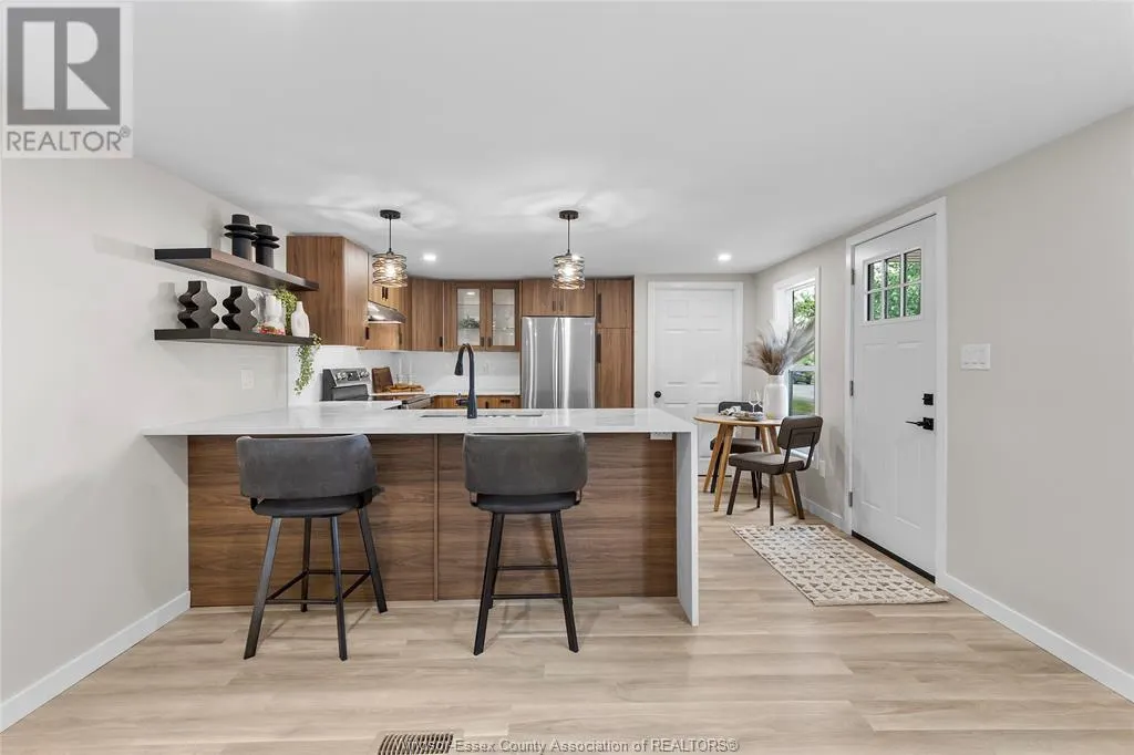 14 ROBIN CRESCENT