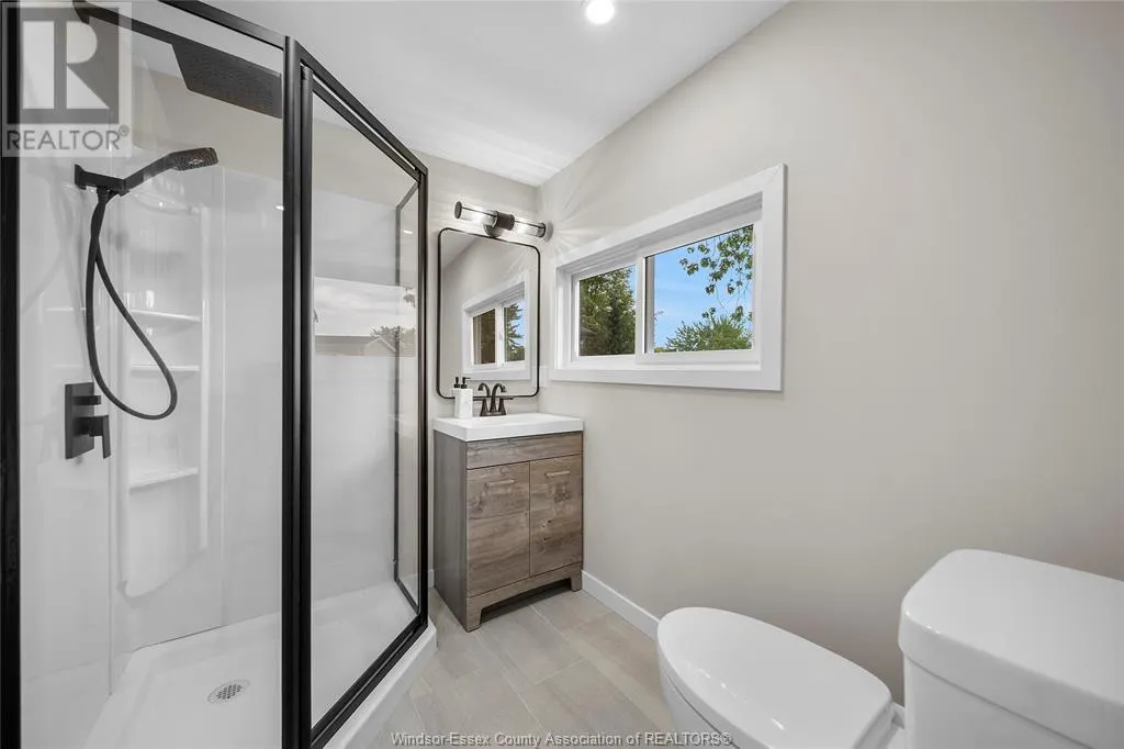 14 ROBIN CRESCENT