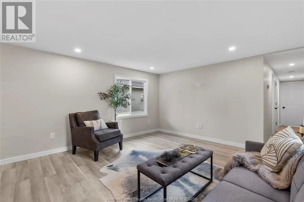 14 ROBIN CRESCENT