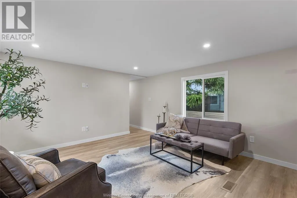 14 ROBIN CRESCENT