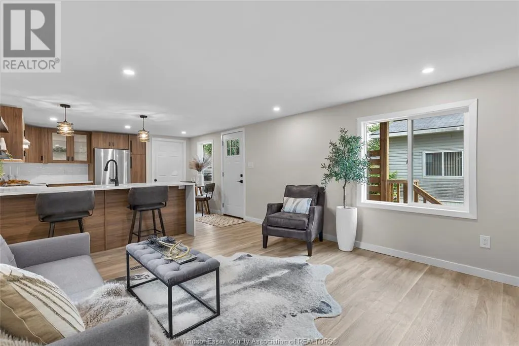 14 ROBIN CRESCENT