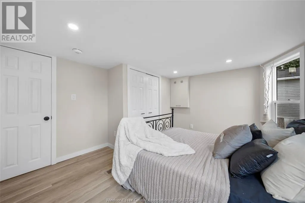 14 ROBIN CRESCENT