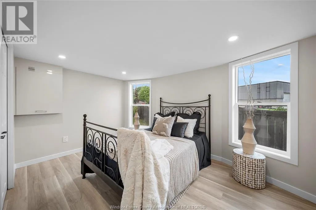 14 ROBIN CRESCENT