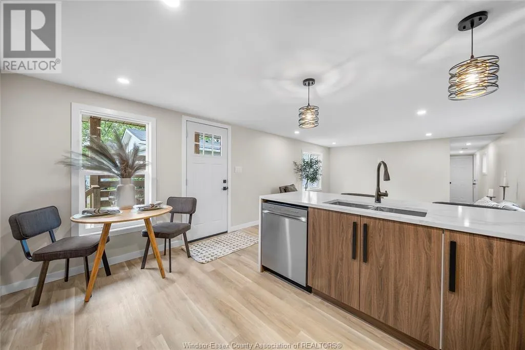14 ROBIN CRESCENT