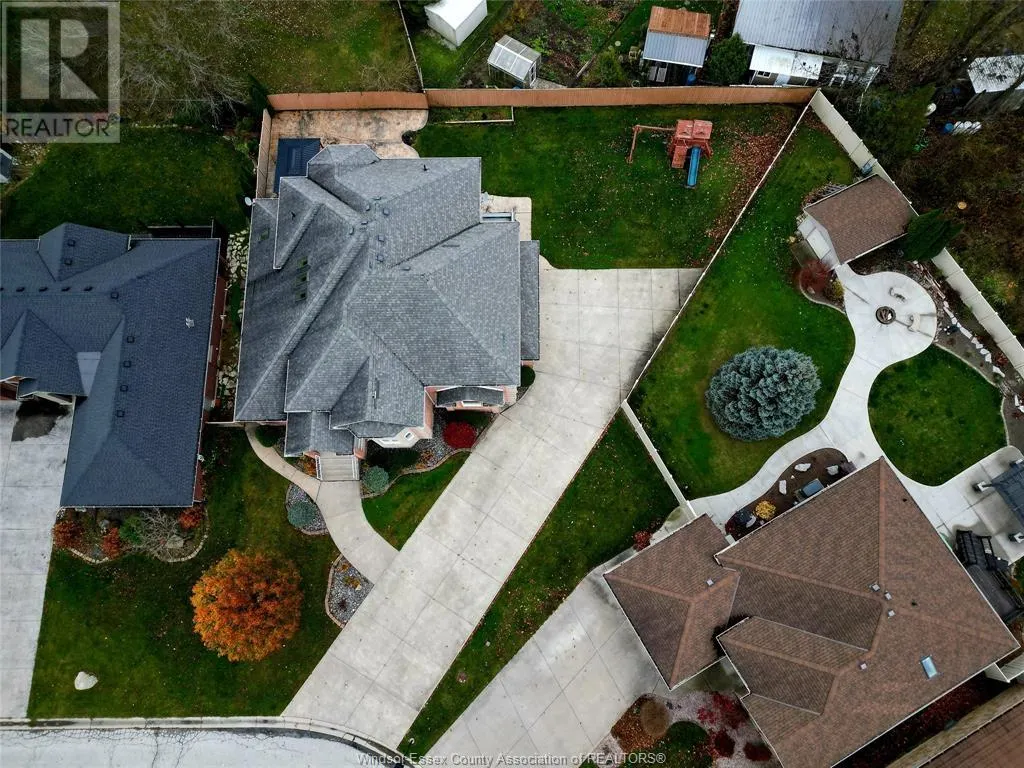 21 LAURENTIA DRIVE
