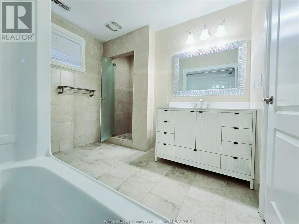 21 LAURENTIA DRIVE