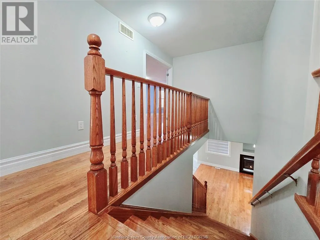 21 LAURENTIA DRIVE