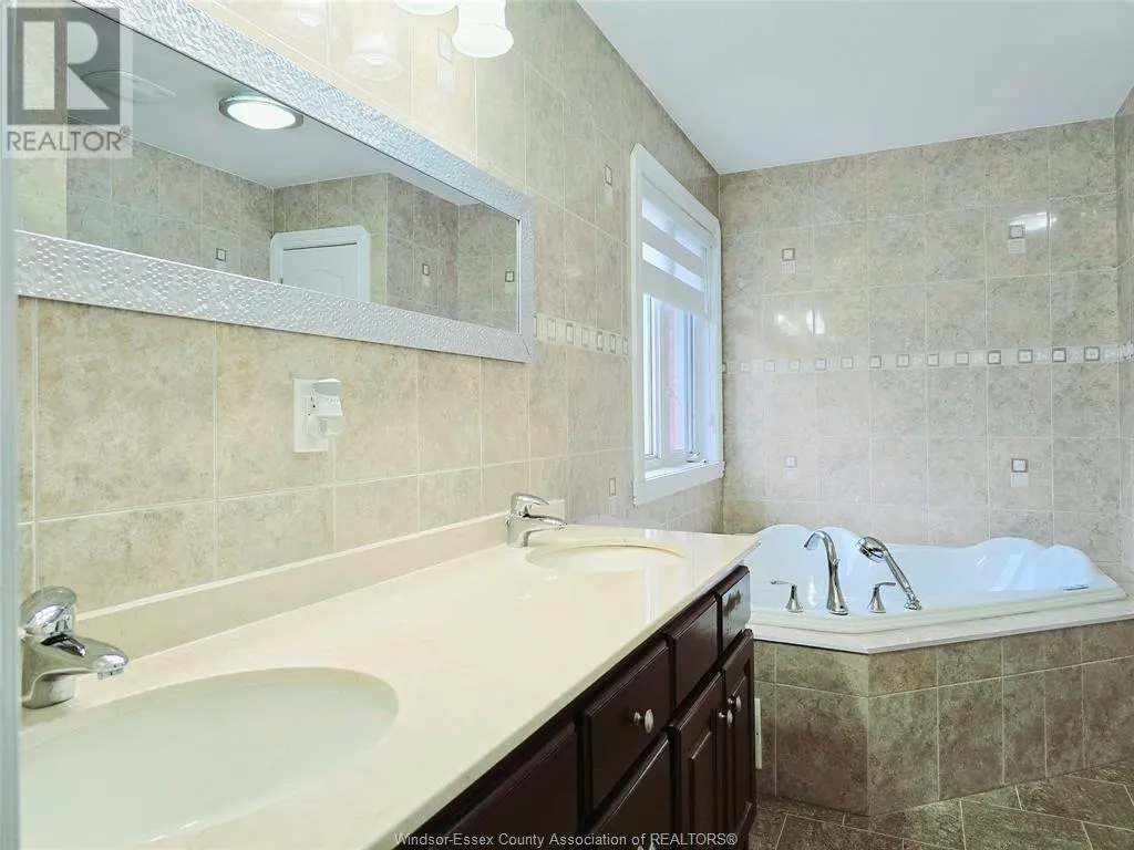 21 LAURENTIA DRIVE