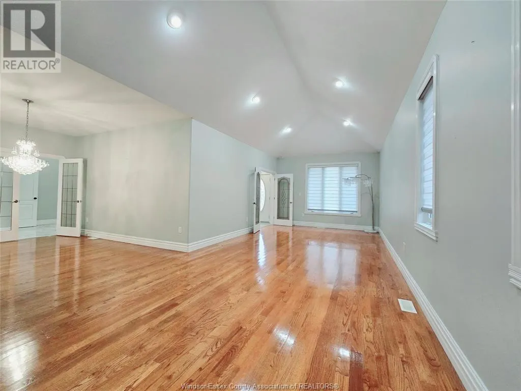 21 LAURENTIA DRIVE