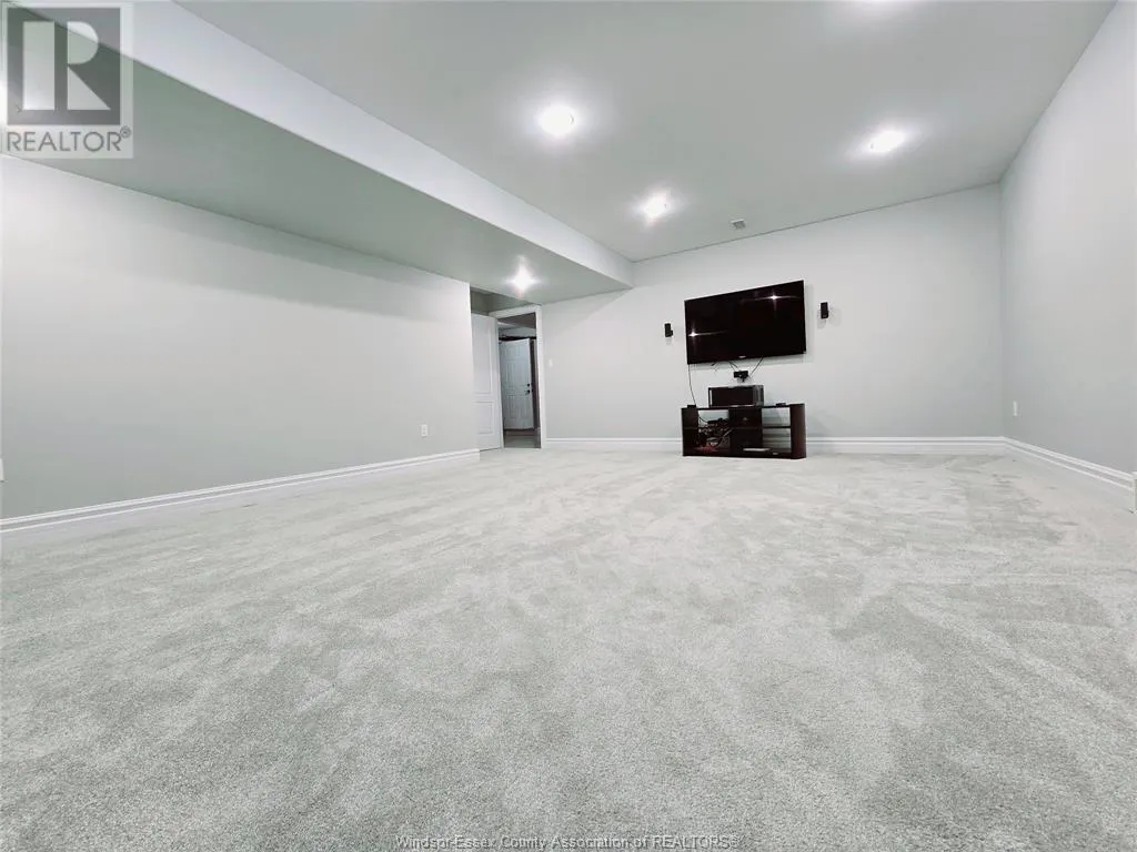 21 LAURENTIA DRIVE
