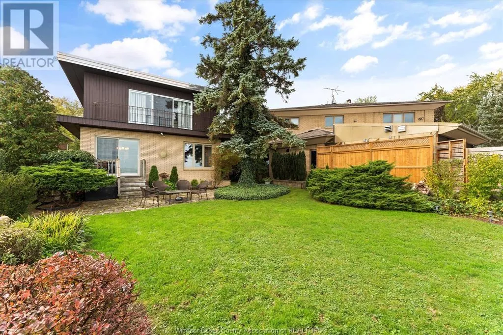 696 Old Tecumseh ROAD