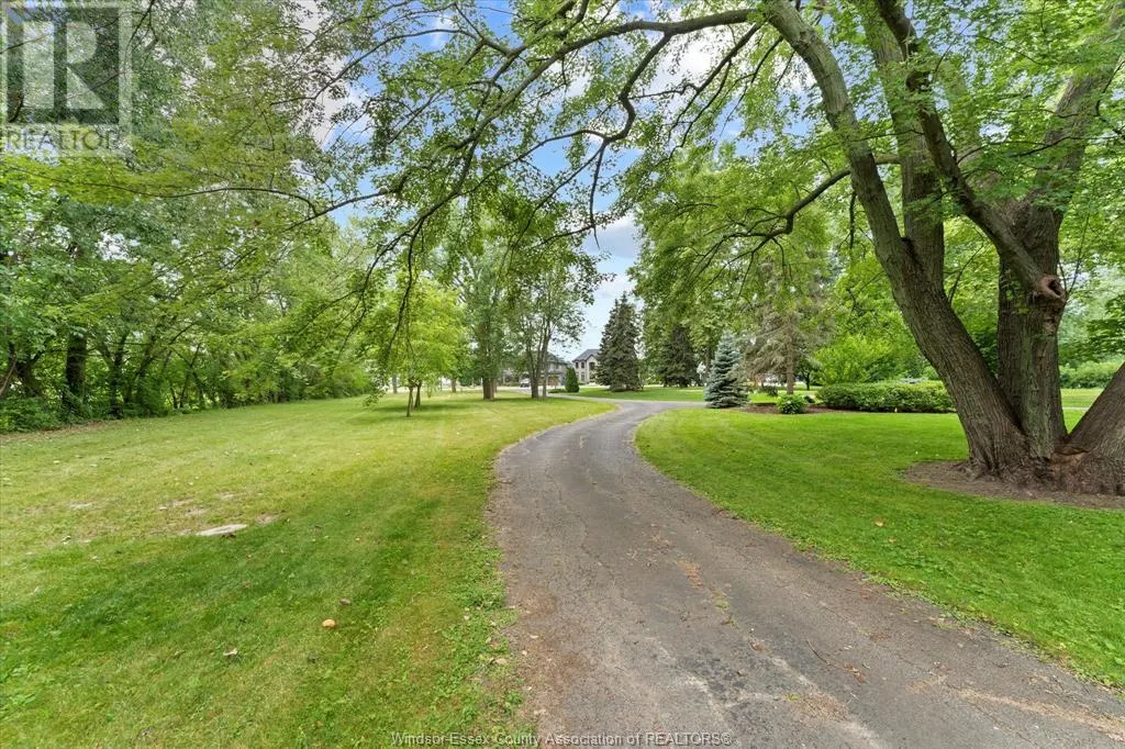 696 Old Tecumseh ROAD