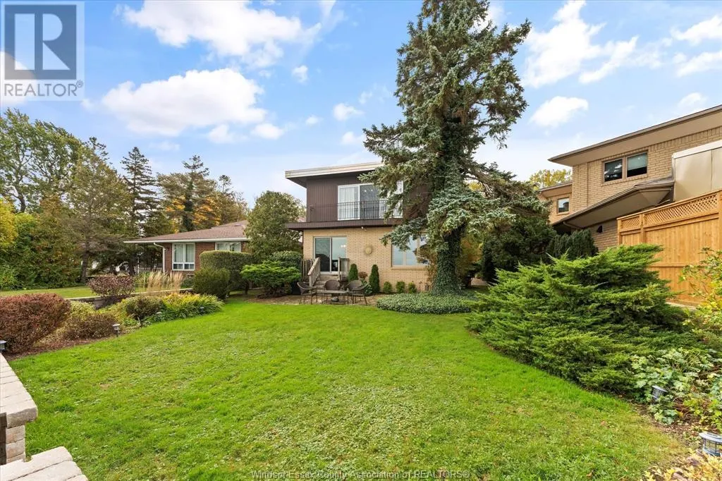 696 Old Tecumseh ROAD