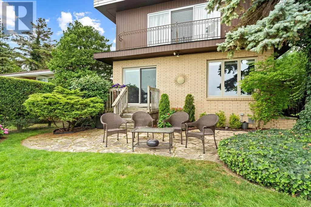 696 Old Tecumseh ROAD