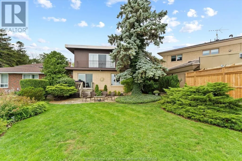 696 Old Tecumseh ROAD