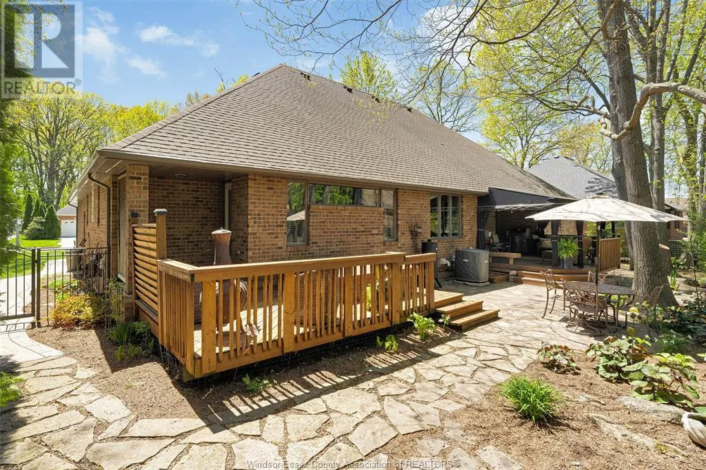 2220 SUZANNE STREET
