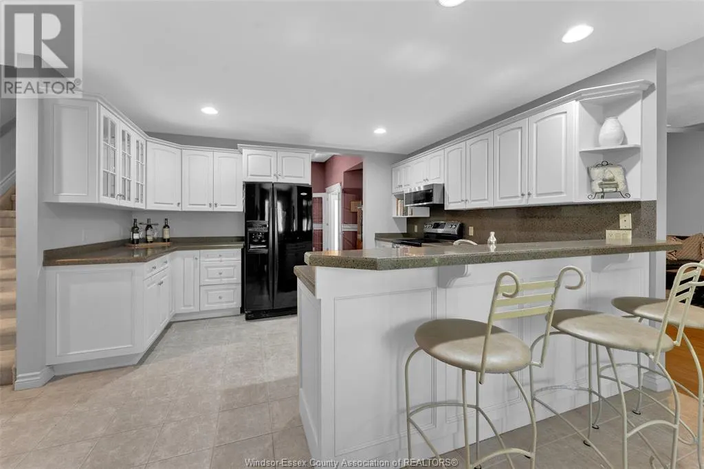 2220 SUZANNE STREET