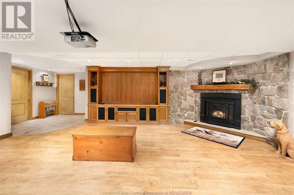 2220 SUZANNE STREET