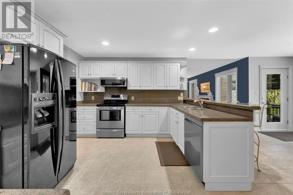 2220 SUZANNE STREET