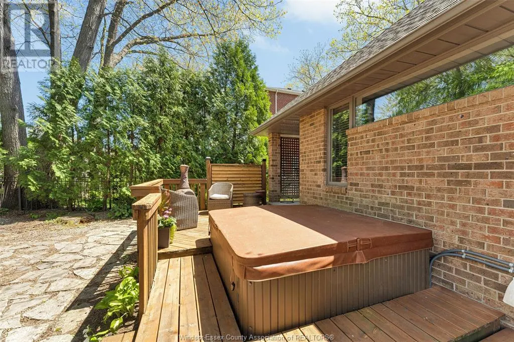 2220 SUZANNE STREET