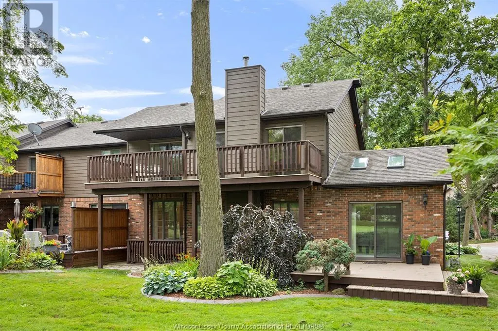 15 FAIRWAY CRESCENT