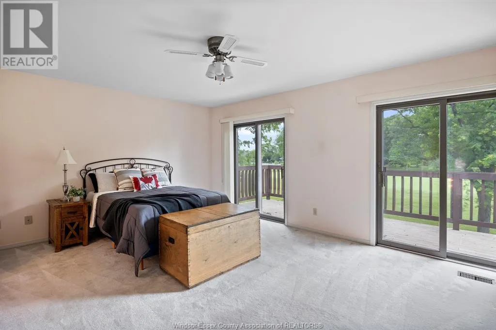 15 FAIRWAY CRESCENT