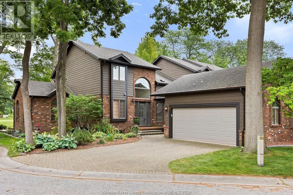 15 FAIRWAY CRESCENT