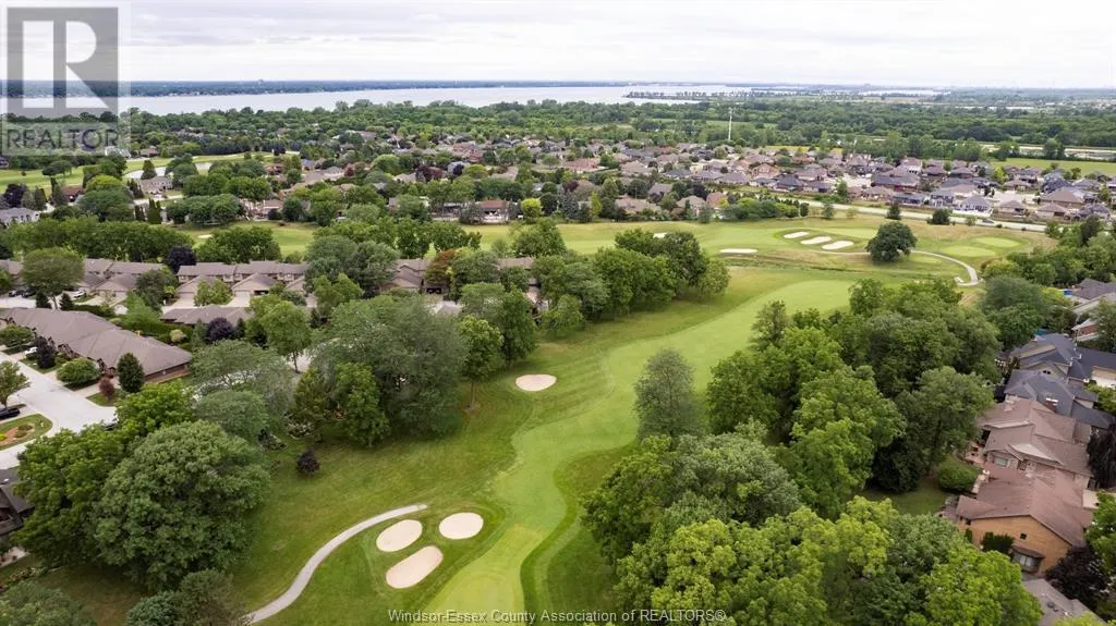 15 FAIRWAY CRESCENT