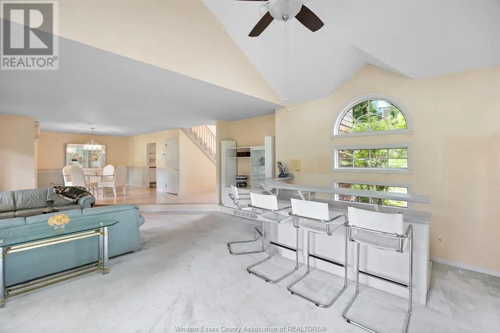 15 FAIRWAY CRESCENT