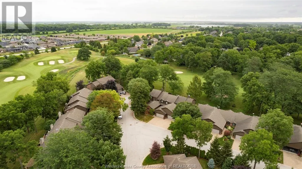 15 FAIRWAY CRESCENT