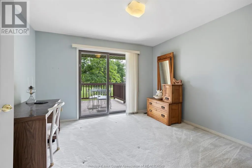 15 FAIRWAY CRESCENT