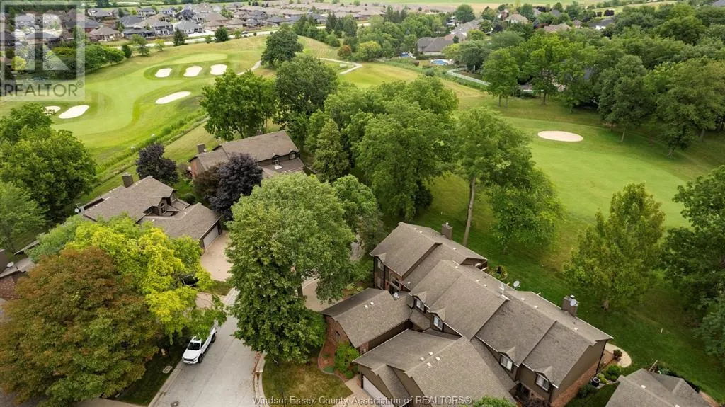 15 FAIRWAY CRESCENT