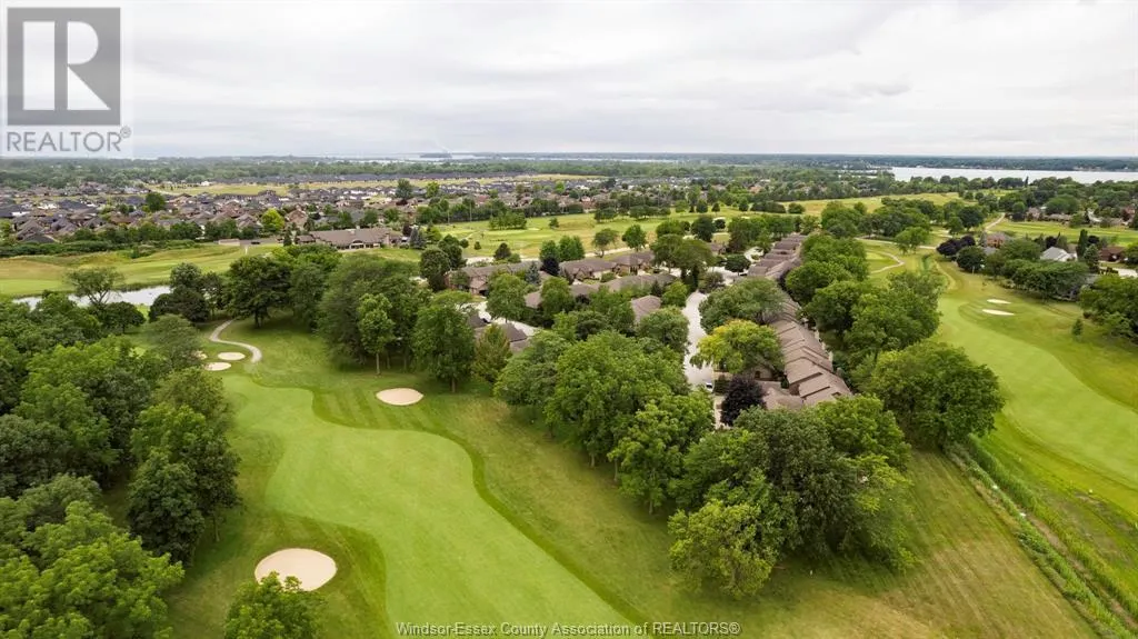 15 FAIRWAY CRESCENT