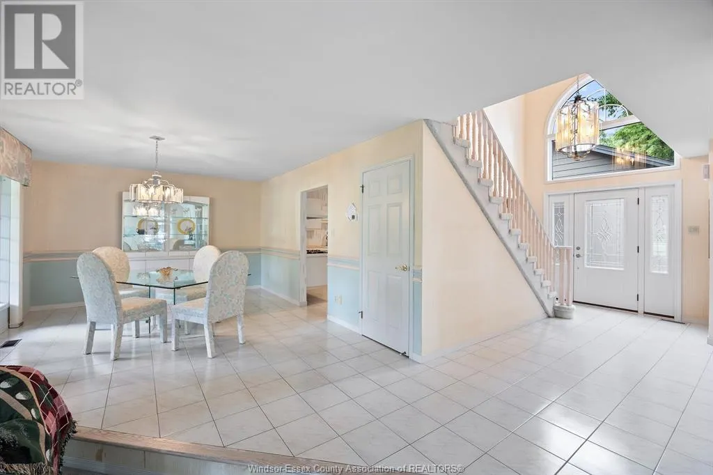 15 FAIRWAY CRESCENT