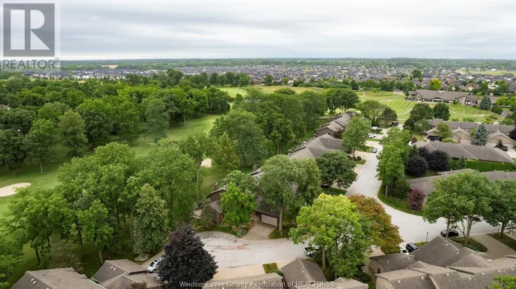 15 FAIRWAY CRESCENT
