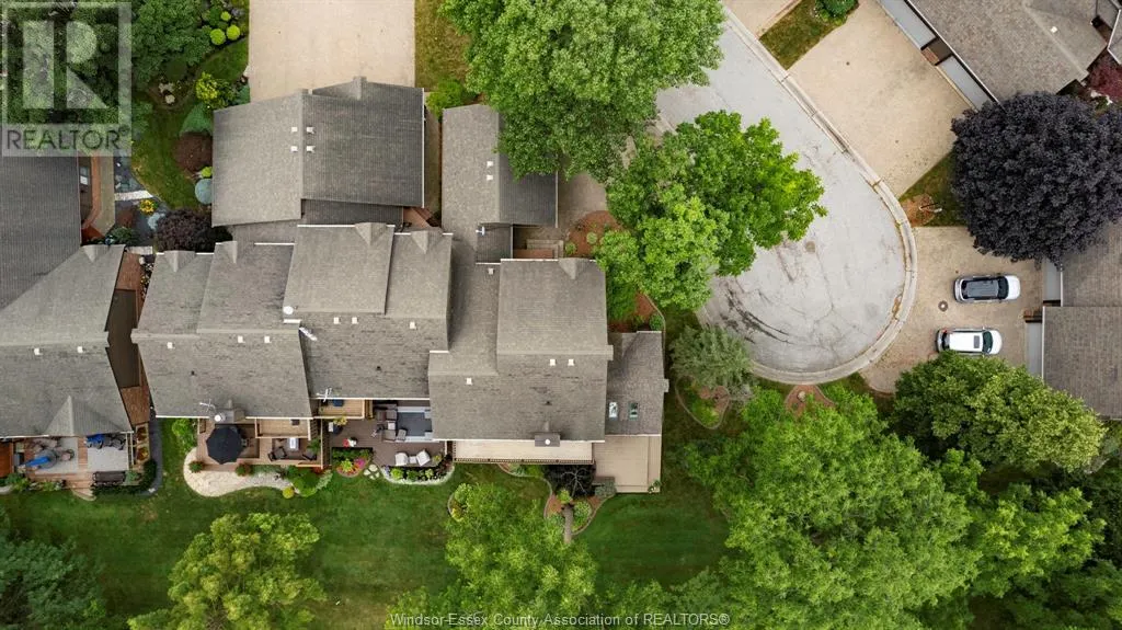 15 FAIRWAY CRESCENT