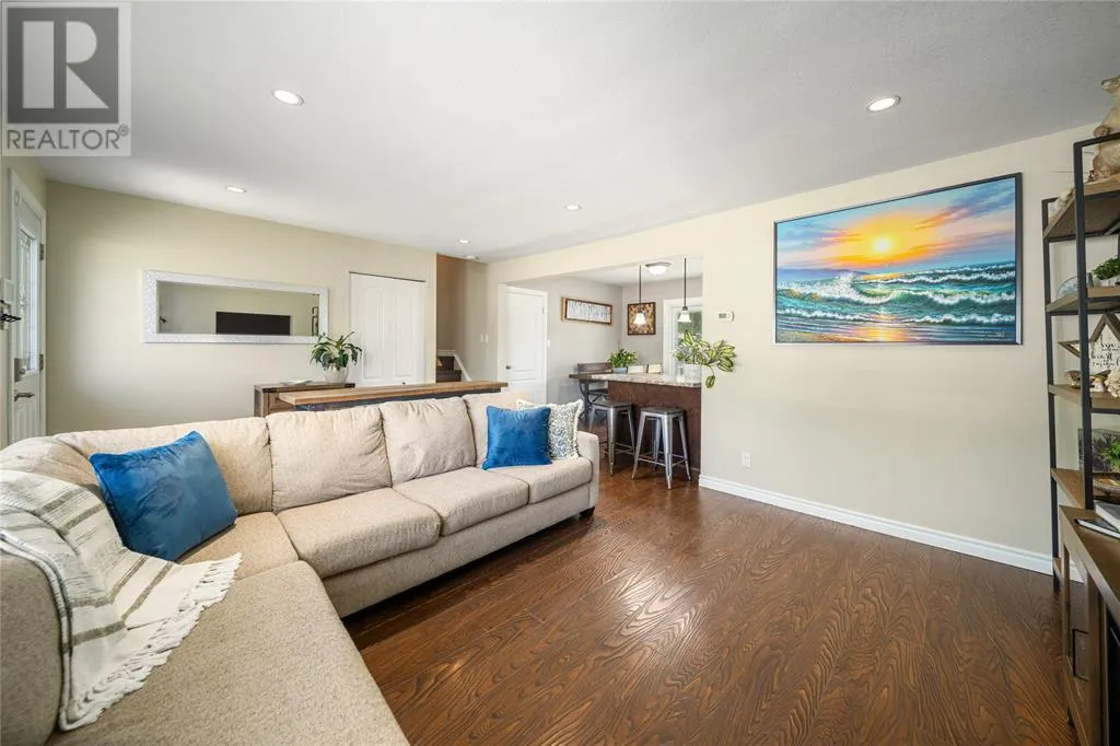1544 Colborne ROAD